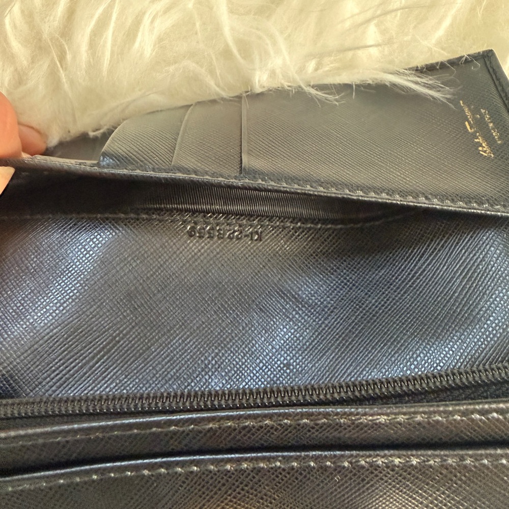 Salvatore Ferragamo Black Leather Vara Bow Wallet with Gold Hardware - Picture 6 of 8